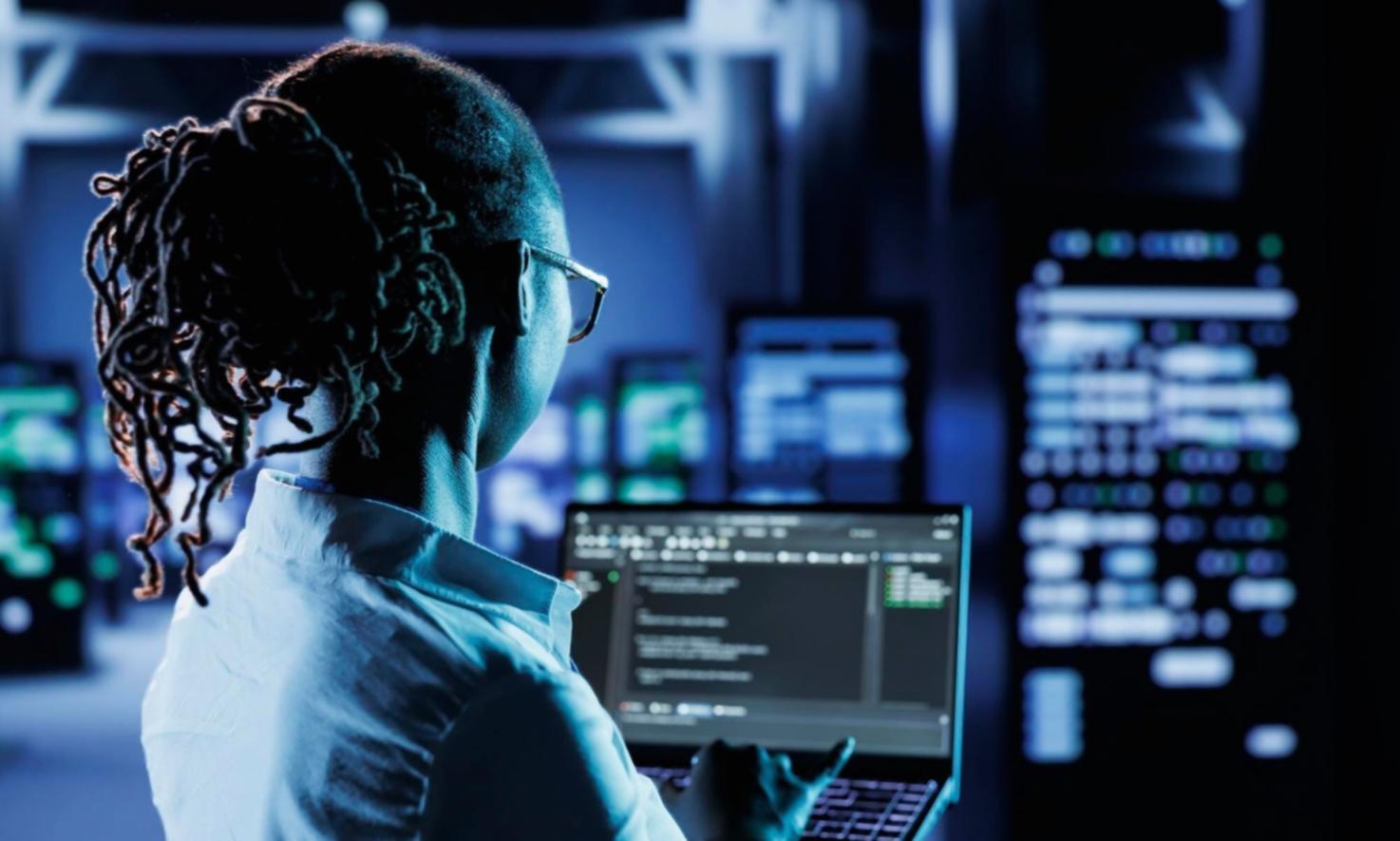 Étudiant travaillant sur le développement d'un jeu mobile