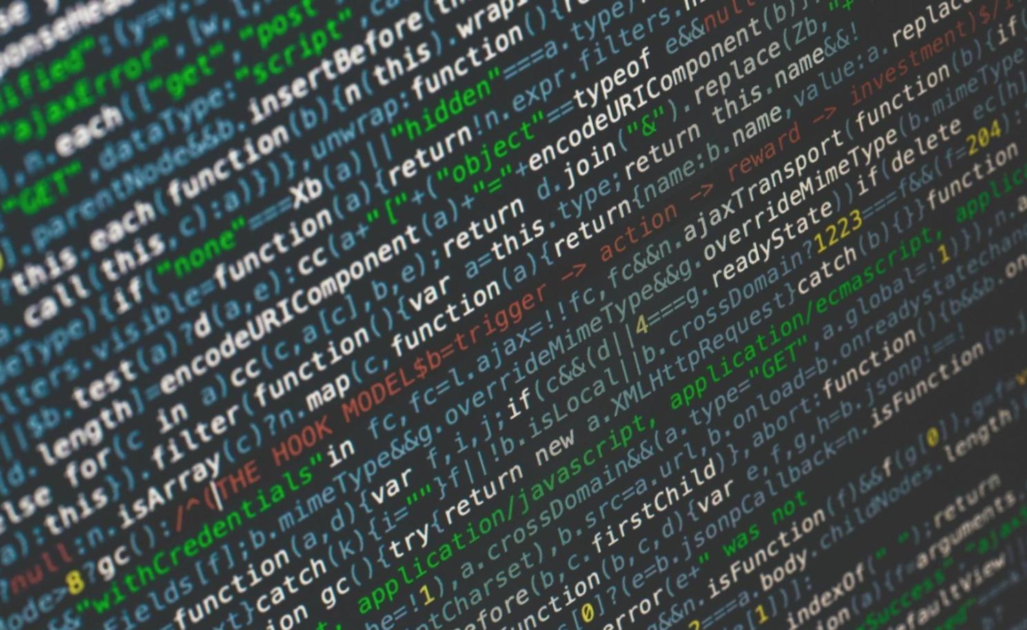 Interface de développement de moteur de jeu mobile montrant le code et les graphiques en temps réel